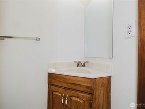 500 N National Avenue 37, Bremerton WA 98312