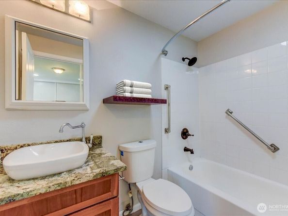 10826 NE 148th Lane H201, Bothell WA 98011