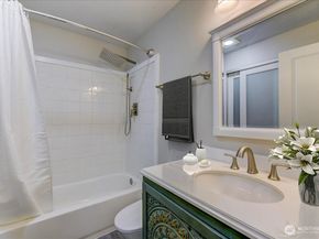 10826 NE 148th Lane H201, Bothell WA 98011