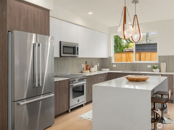 215 NE 123rd Street, Seattle WA 98125