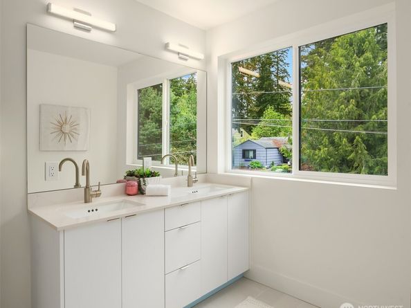 215 NE 123rd Street, Seattle WA 98125
