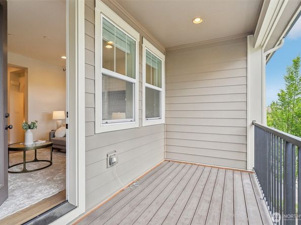 1313 Brooklyn Walk NE, Issaquah WA 98029