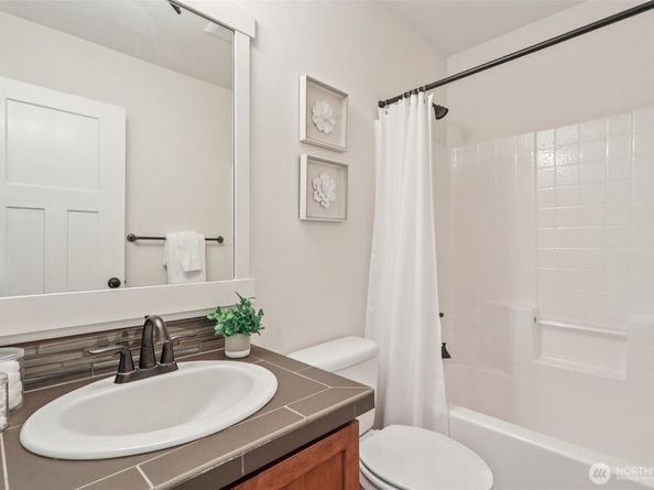 1313 Brooklyn Walk NE, Issaquah WA 98029