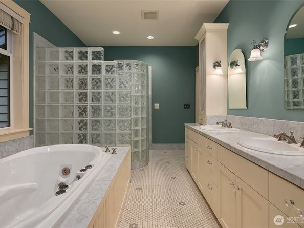 19603 238TH Avenue NE, Woodinville WA 98077