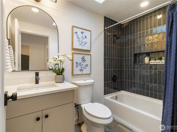 1831 201st Place SW, Lynnwood WA 98036