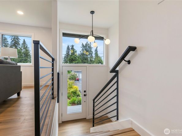 1831 201st Place SW, Lynnwood WA 98036