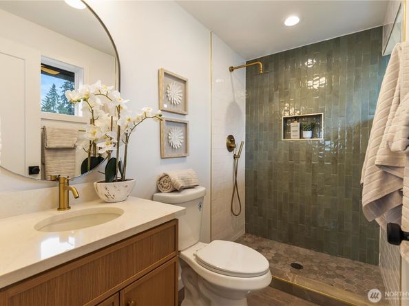 1831 201st Place SW, Lynnwood WA 98036