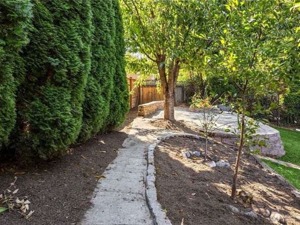 11004 100th Avenue NE, Kirkland WA 98033