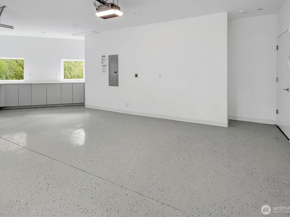417 102nd Avenue SE, Bellevue WA 98004