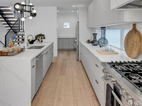 417 102nd Avenue SE, Bellevue WA 98004
