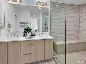417 102nd Avenue SE, Bellevue WA 98004