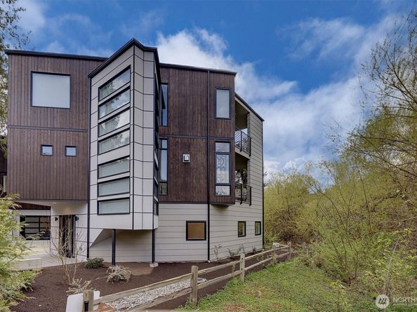 417 102nd Avenue SE, Bellevue WA 98004
