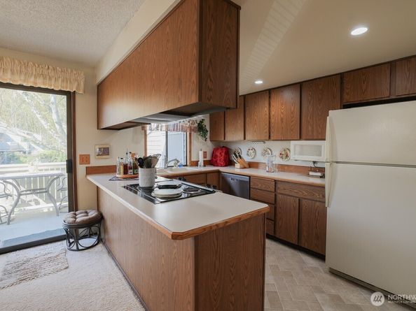 9930 NE 144th Lane 202, Kirkland WA 98034