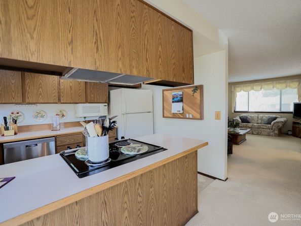9930 NE 144th Lane 202, Kirkland WA 98034