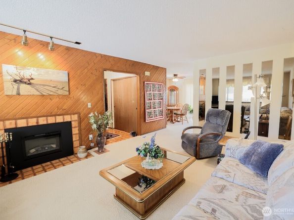 9930 NE 144th Lane 202, Kirkland WA 98034