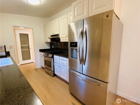 10231 NE 24th Street, Bellevue WA 98004