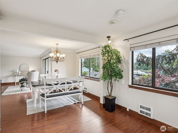 300 N 137th Street C, Seattle WA 98133