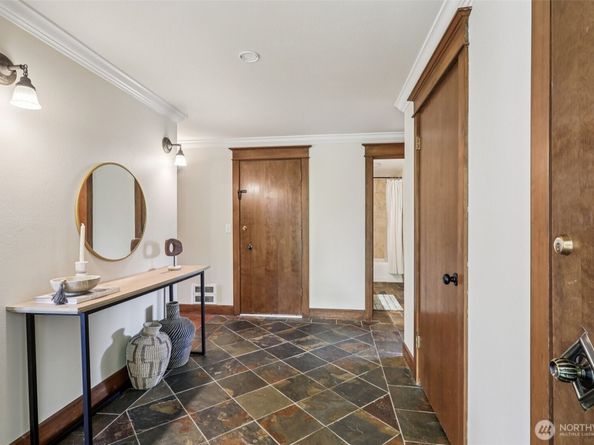 300 N 137th Street C, Seattle WA 98133