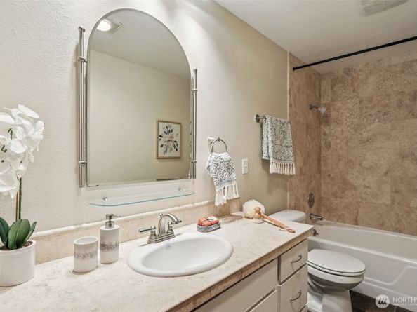 300 N 137th Street C, Seattle WA 98133