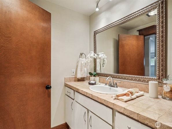 300 N 137th Street C, Seattle WA 98133
