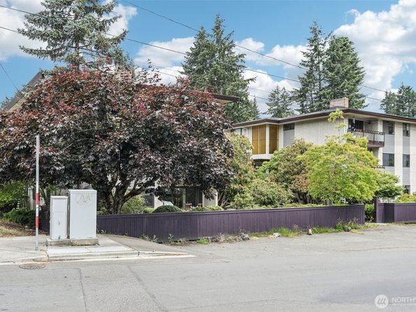 300 N 137th Street C, Seattle WA 98133