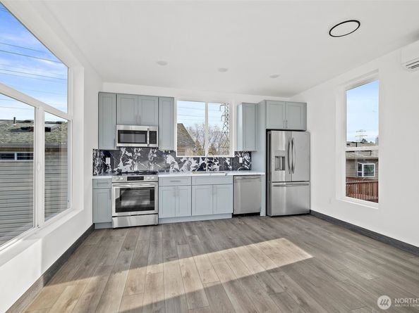 9749 57th Avenue S B, Seattle WA 98118