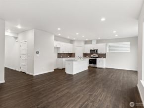 27031 30th Place S 20, Kent WA 98032