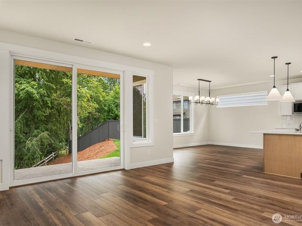 21418 116th Place SE, Kent WA 98031
