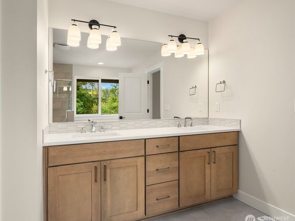 21418 116th Place SE, Kent WA 98031