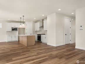 21418 116th Place SE, Kent WA 98031
