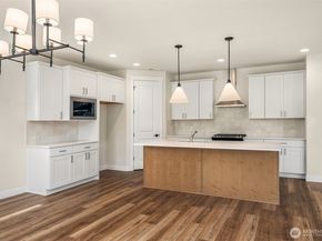 21418 116th Place SE, Kent WA 98031