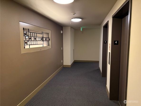 4547 8th Avenue NE 414, Seattle WA 98105