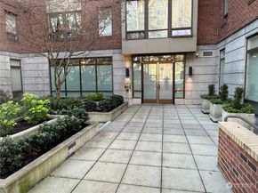 4547 8th Avenue NE 414, Seattle WA 98105