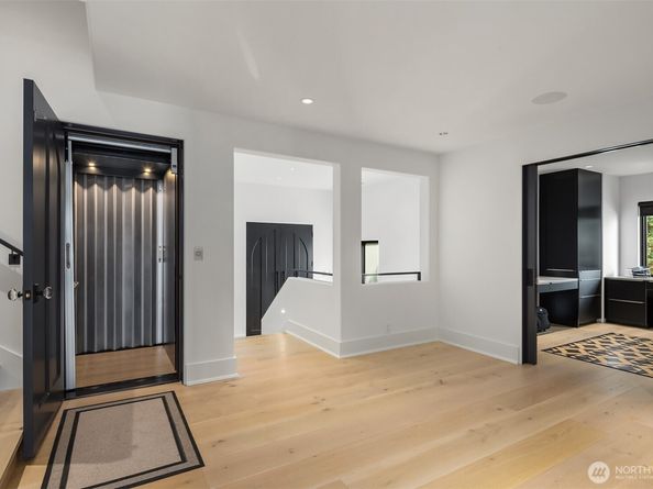 9205 SE Shoreland Drive, Bellevue WA 98004