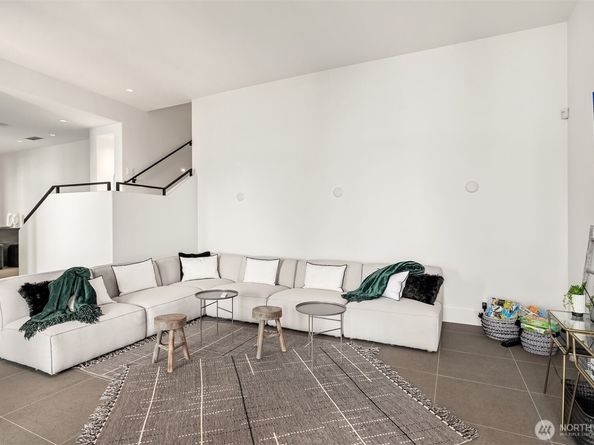 9205 SE Shoreland Drive, Bellevue WA 98004