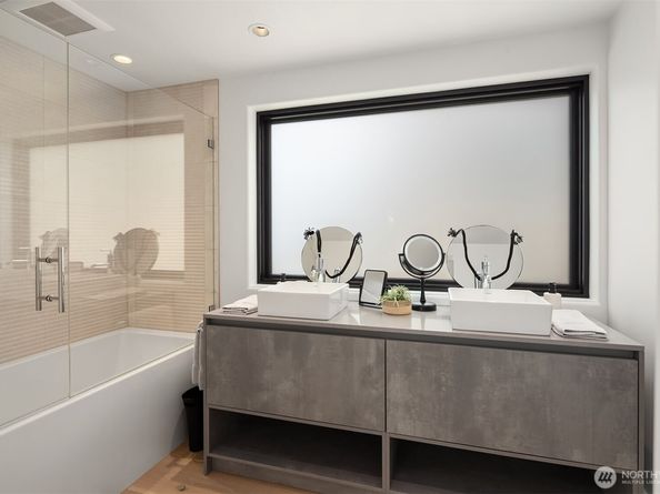 9205 SE Shoreland Drive, Bellevue WA 98004