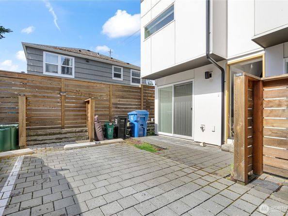 1271 N 145th Street, Seattle WA 98133