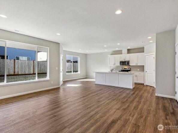 27023 30th Place S 18, Kent WA 98032