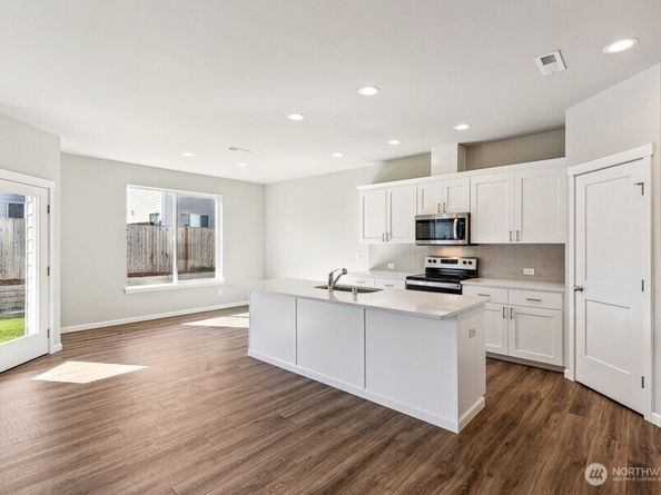 27023 30th Place S 18, Kent WA 98032