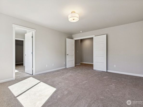 27023 30th Place S 18, Kent WA 98032