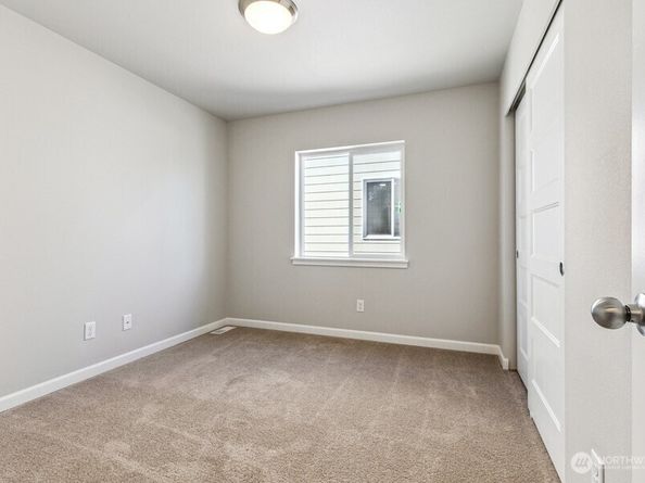 27023 30th Place S 18, Kent WA 98032