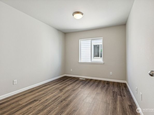 27023 30th Place S 18, Kent WA 98032