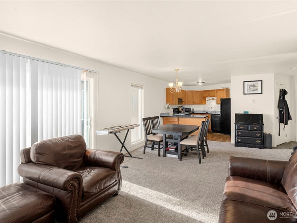 1425 S Puget Drive 213, Renton WA 98055