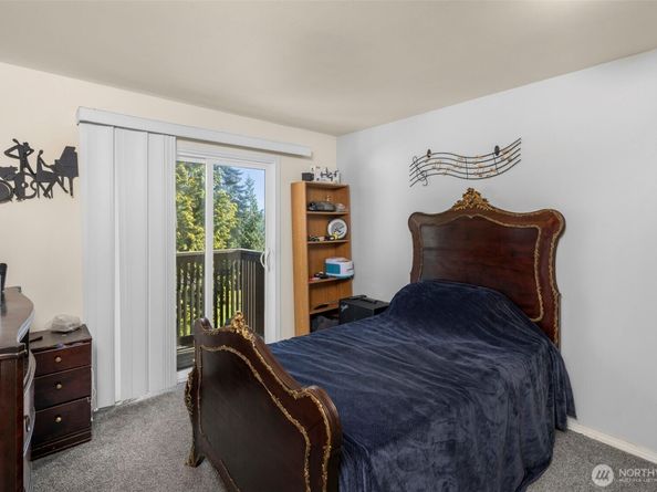 1425 S Puget Drive 213, Renton WA 98055