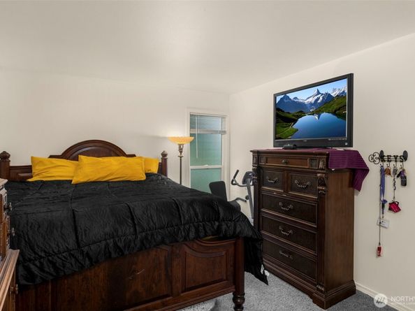 1425 S Puget Drive 213, Renton WA 98055