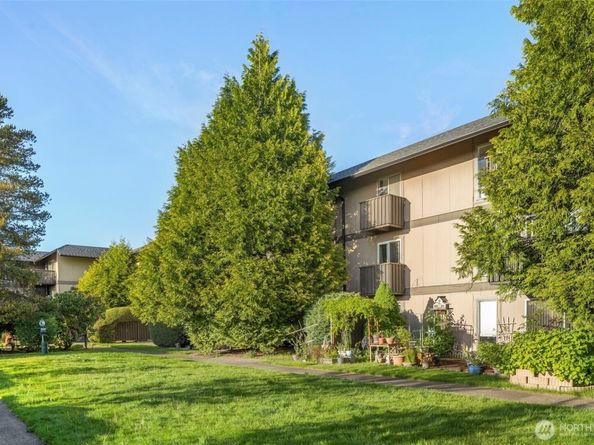 1425 S Puget Drive 213, Renton WA 98055