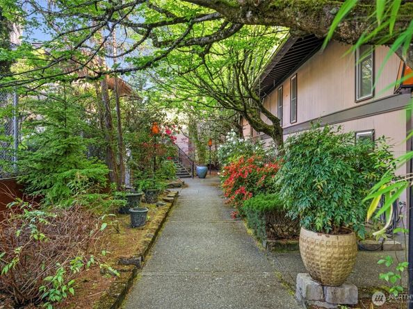 1425 S Puget Drive 213, Renton WA 98055