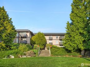 1425 S Puget Drive 213, Renton WA 98055