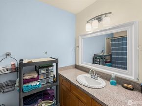 1425 S Puget Drive 213, Renton WA 98055