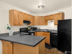 1425 S Puget Drive 213, Renton WA 98055